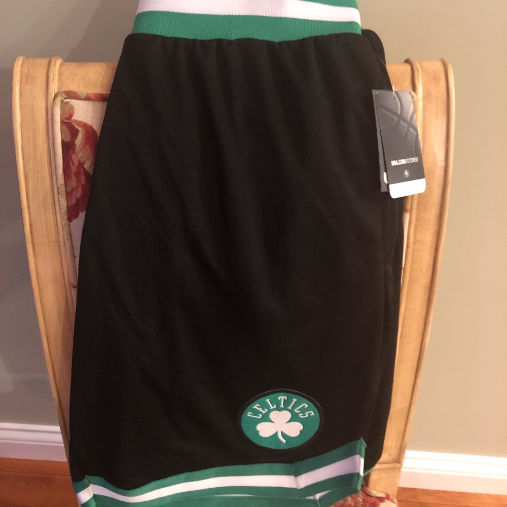 New Boston Celtic Vintage Black Shorts (Size L)